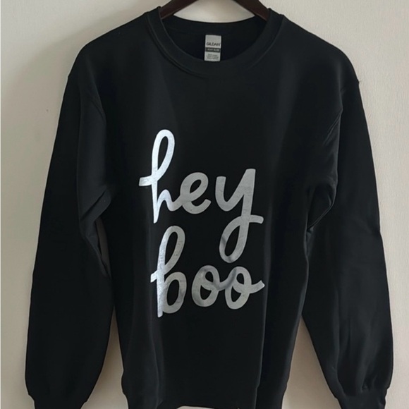 Gildan Sweaters - Black Sweatshirt with Silver 'Hey Boo' Print